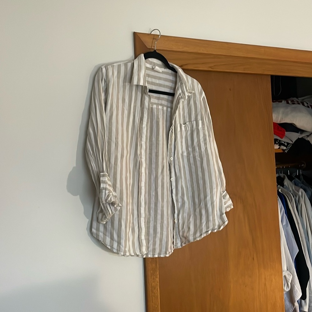 Gap linen and cotton blend button up top
